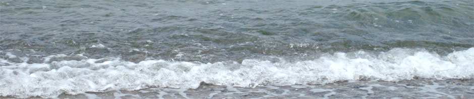 Auslaufende Welle am Ostseestrand