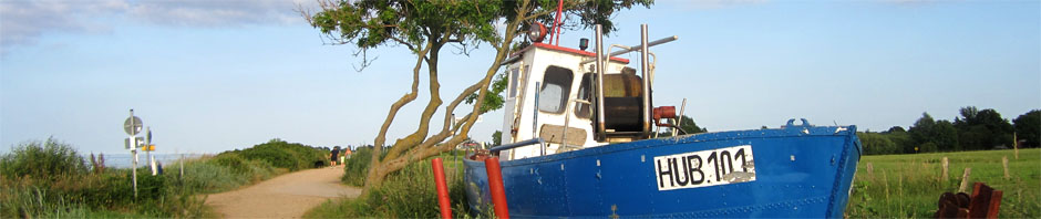Fischerboot am Weg zum Strand bei Schönberg