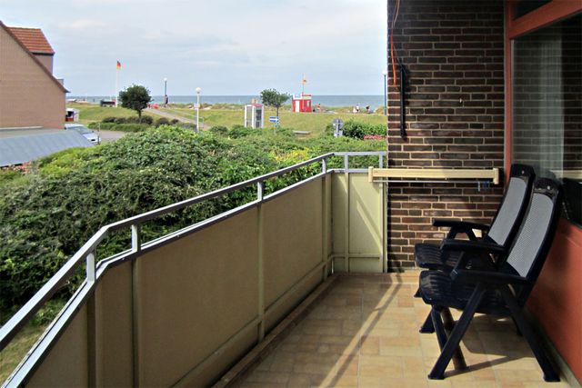 Die Aussicht vom Balkon auf Strand und Ostsee