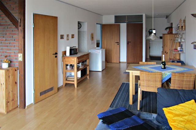 Das geräumige Wohnzimmer